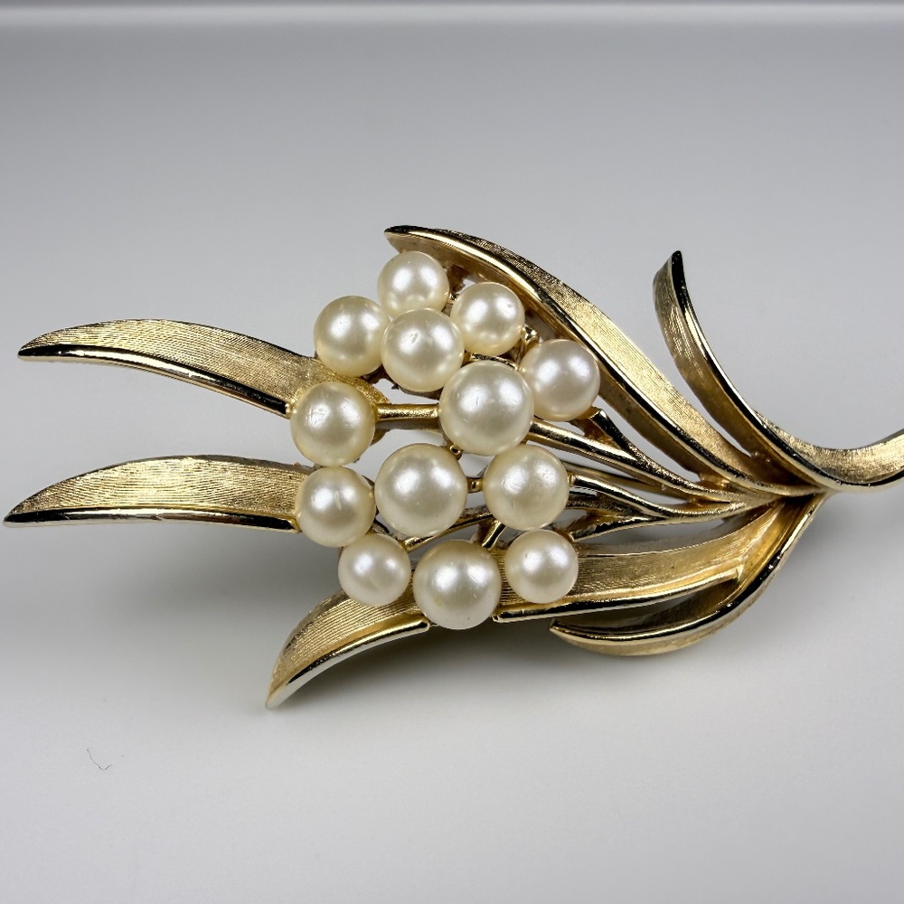 Trifari Jewelry Gold Tone Brooch